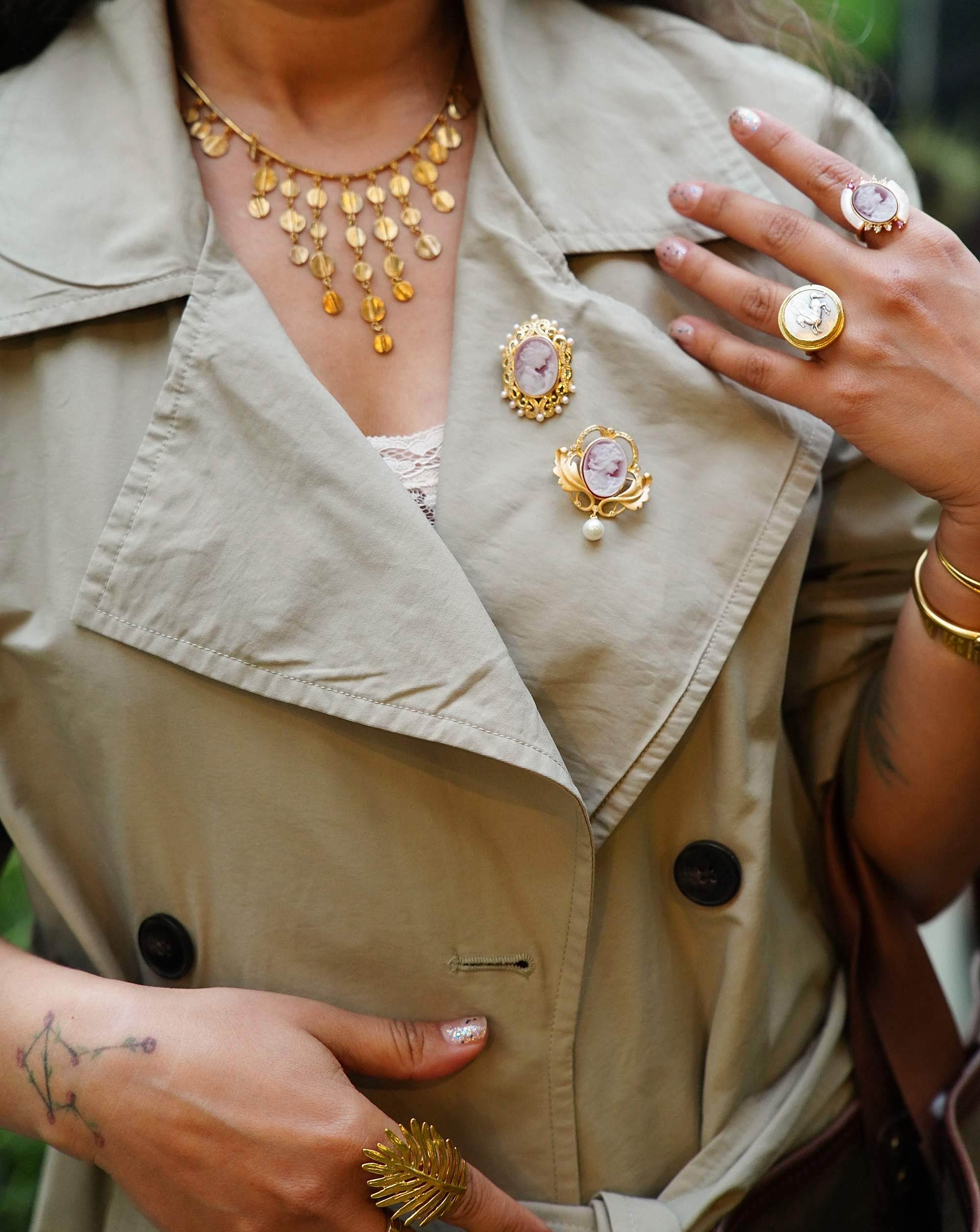 El Yapımı Gümüş Broş Cameo Tasarımlı Akik Taş ve İncili