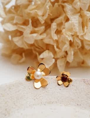 İncili Çiçek Tasarımlı Gümüş Küpe