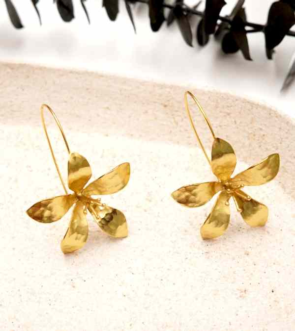 Çiçek Tasarımlı Pirinç Küpe