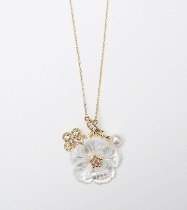 Çiçek Tasarımlı Sedefli Gümüş Kolye