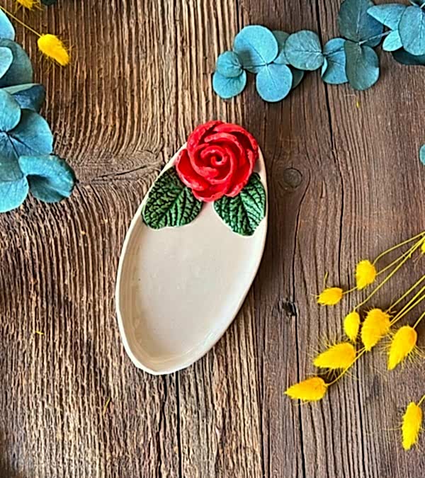 Kırmızı Çiçekli Oval Kahvaltılık Tabak