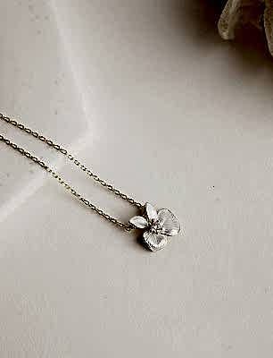 Çiçek Motif Gümüş İşleme Kolye