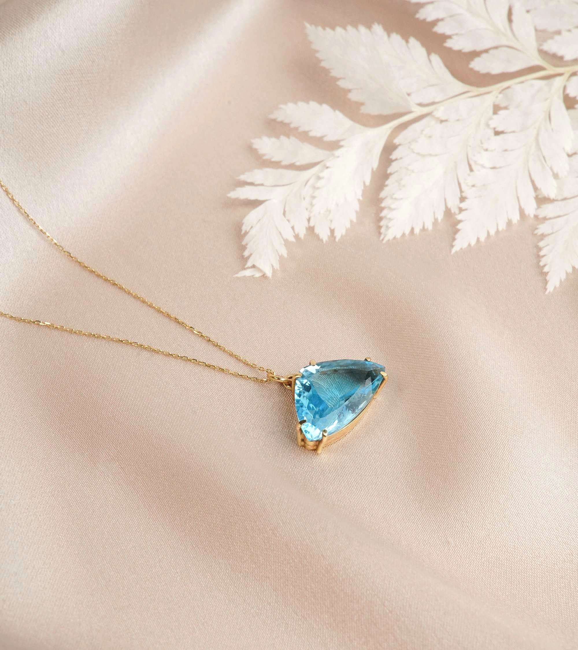 Mavi Topaz Taşlı 14K Altın Kolye