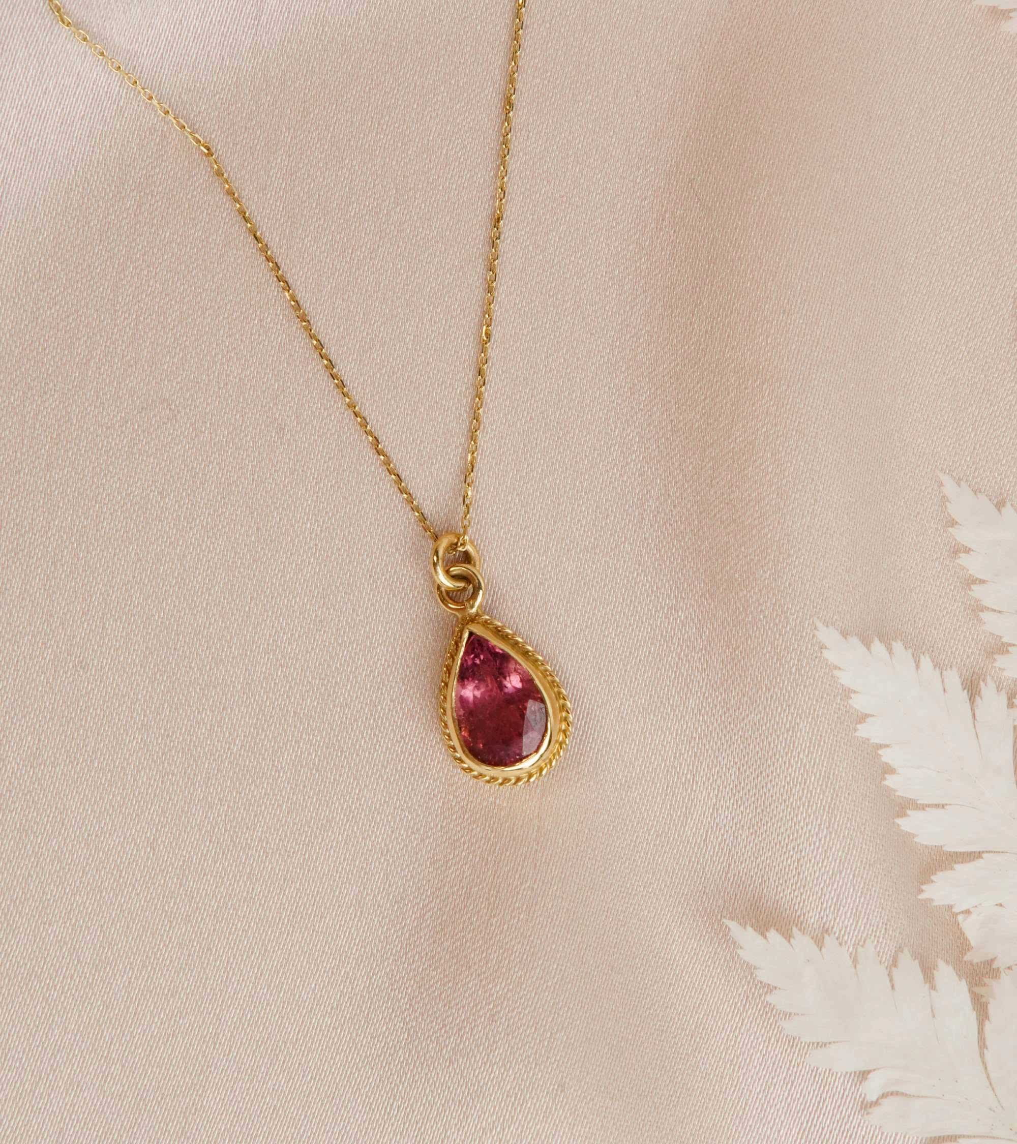 Turmalin Taşlı 14K Altın Kolye